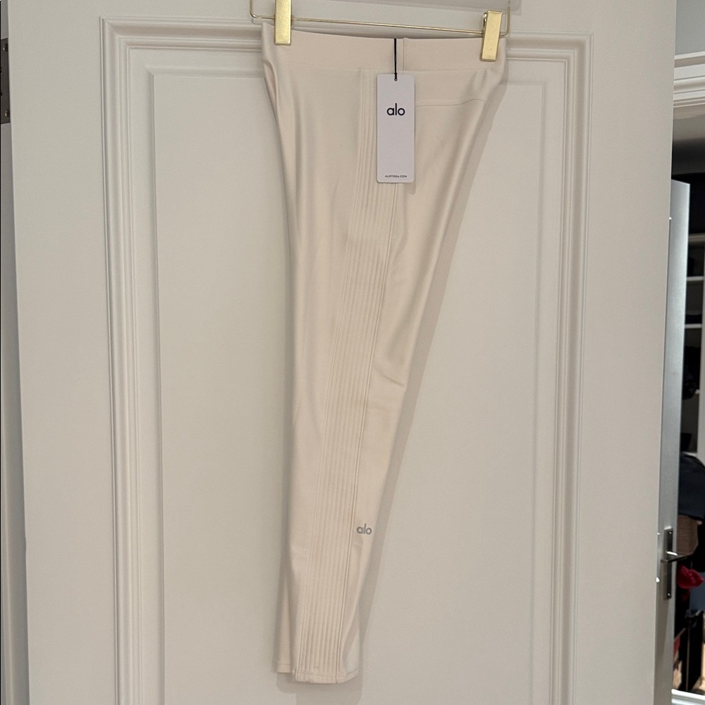 BRAND NEW ALO Yoga Cream Ribbed Leggings